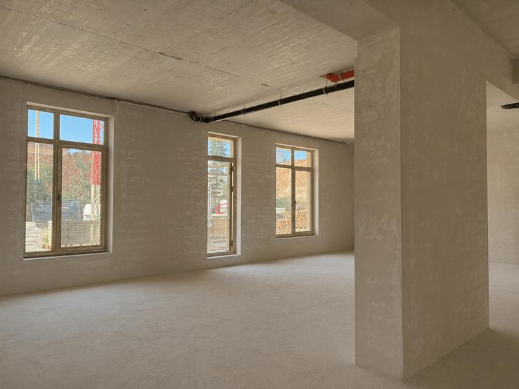 Spațiu comercial, de 162.53999328613 mp, în Gară