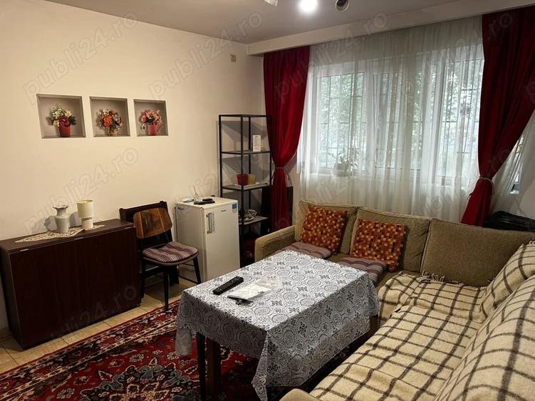 Apartament cu 2 camere decomandat în P-ța Victoriei