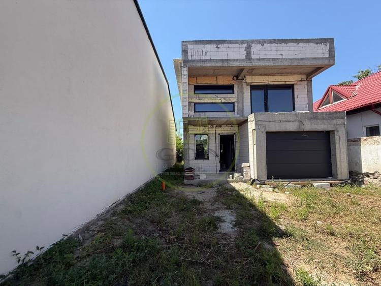 Casă individuală cu 4 camere cu Canalizare în 1 Mai