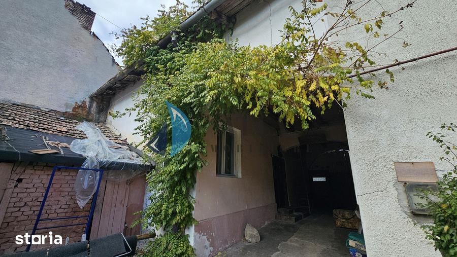 Casă cu 2 camere decomandat cu Teren 157 Mp în Central