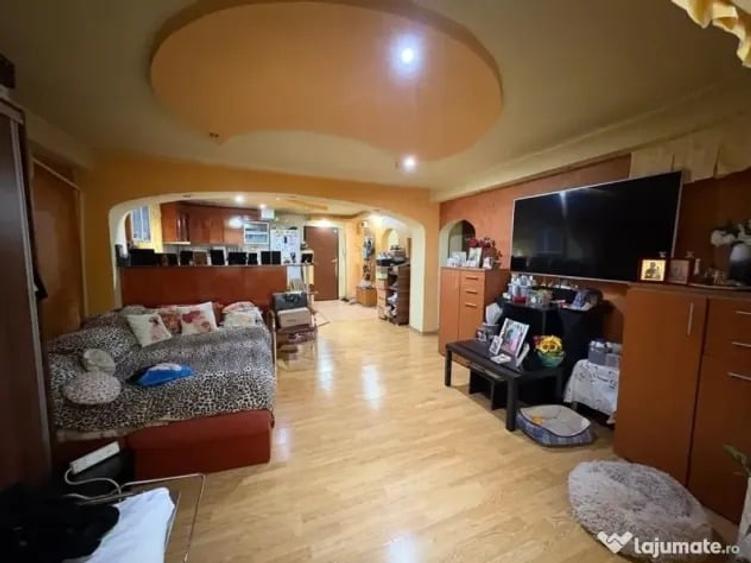 Apartament cu 3 camere decomandat în Vitan Mall