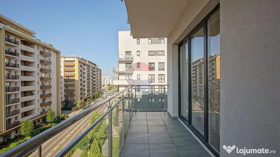 Apartament cu 3 camere decomandat în Tractorul
