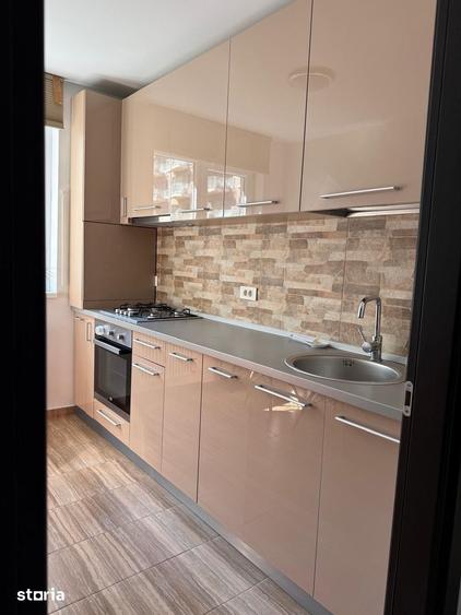 Apartament cu 2 camere decomandat în Titan