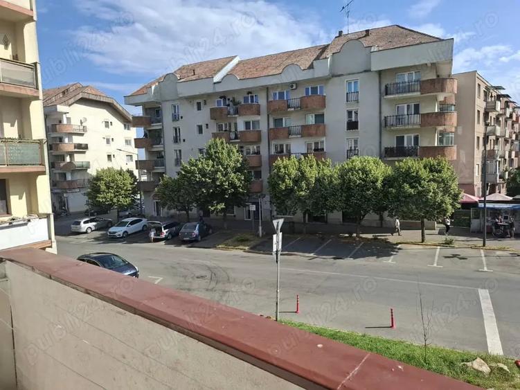 Apartament cu 2 camere semidecomandat în Gherla