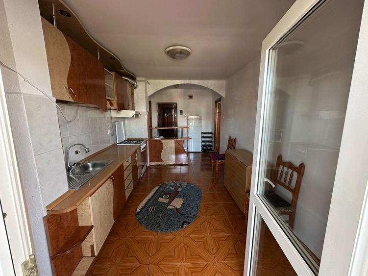 Apartament cu 2 camere decomandat, mobilat în Piața Centrală