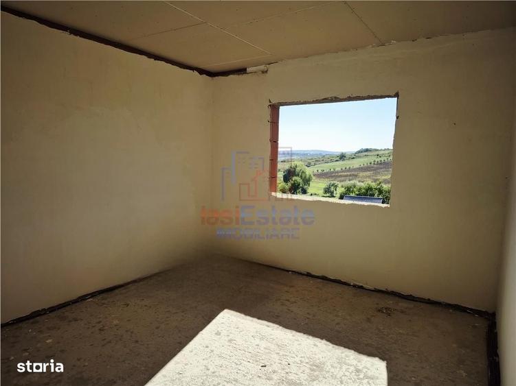 Casă cu 4 camere în Cercu
