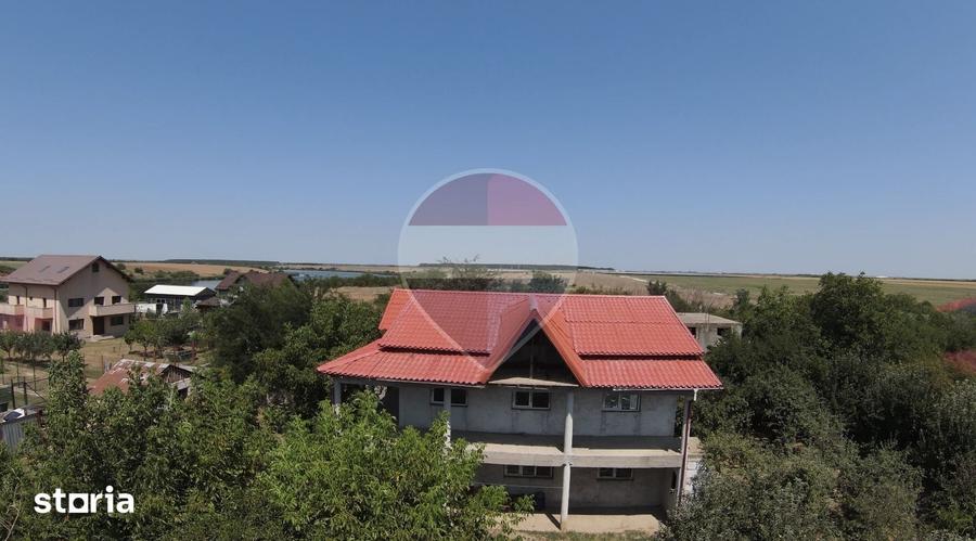 Casă cu 6 camere cu Teren 2600 Mp în Grădinari