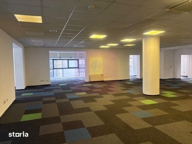 Spațiu comercial, de 556 mp, în Universitate