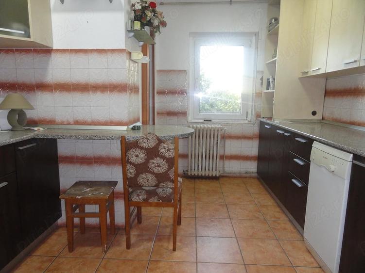 Apartament cu 4 camere decomandat în Micălaca
