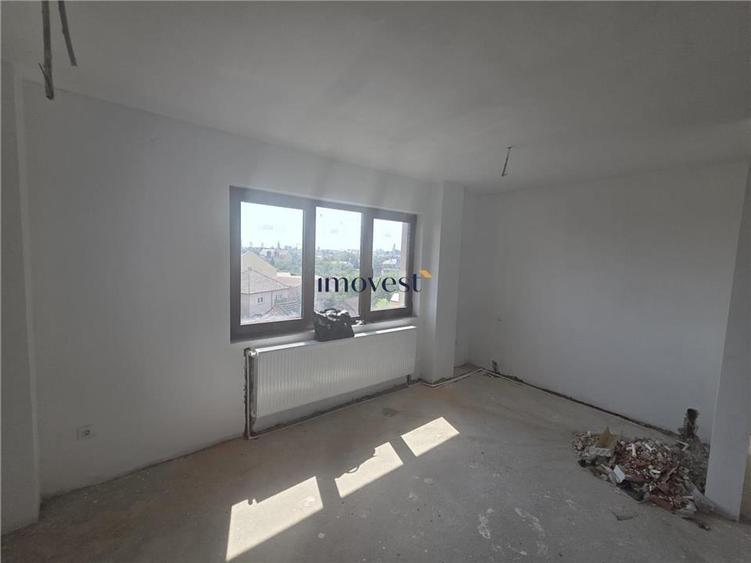 Apartament cu 3 camere decomandat în 14 Mai