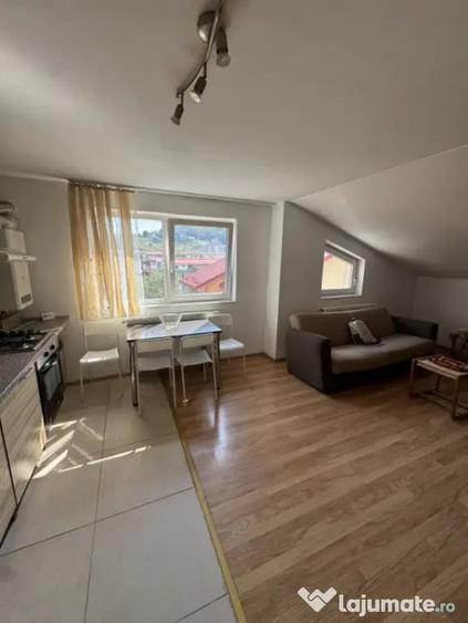 Apartament cu 3 camere semidecomandat în Florești