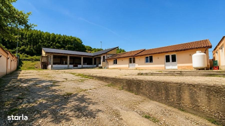 Casă cu 4 camere cu Teren 2100 Mp în Central
