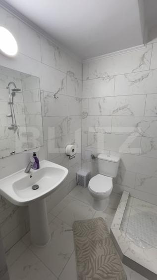 Apartament cu 3 camere semidecomandat, mobilat în Central