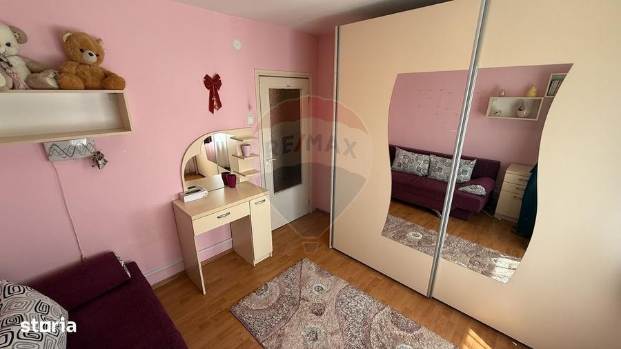 Apartament cu 2 camere semidecomandat, mobilat în Decebal