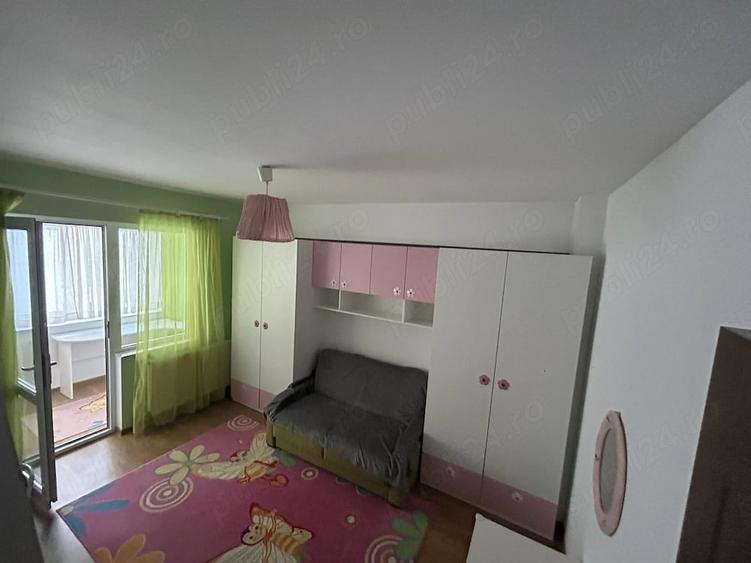 Apartament cu 3 camere decomandat, mobilat în Central