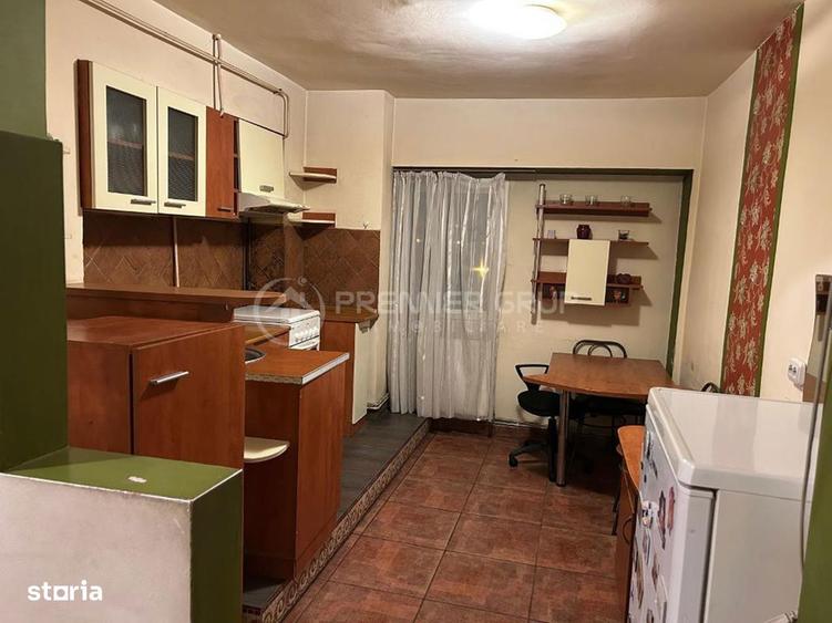 Apartament cu 3 camere decomandat, mobilat în Nicolina