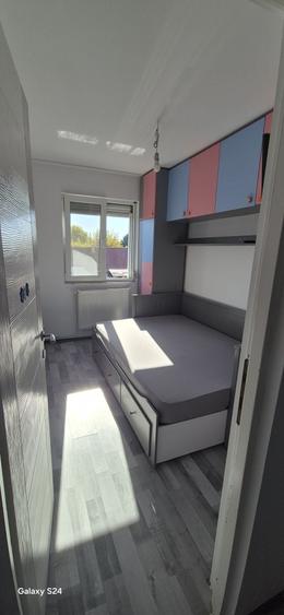 Apartament cu 3 camere semidecomandat în Horea