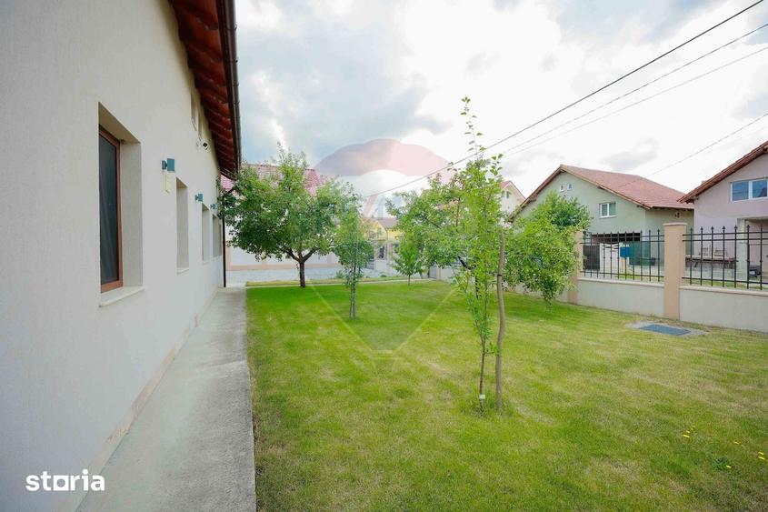 Casă cu 7 camere cu Teren 600 Mp în Sânmartin