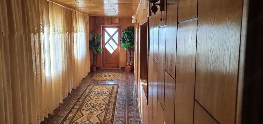 Casă cu 6 camere cu Teren 3887 Mp în Bâlta