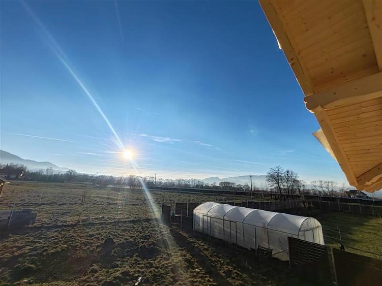 Casă cu 4 camere cu Teren 1000 Mp în Glăjărie