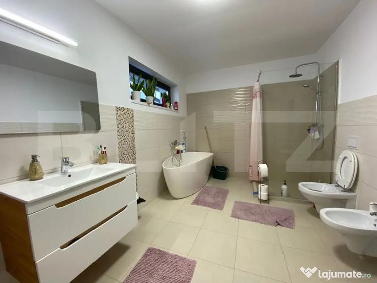 Casă cu 7 camere cu Teren 3500 Mp în Mociu