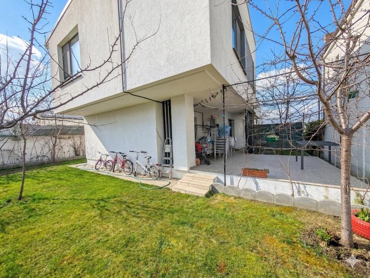 Casă individuală cu 4 camere cu Teren 233 Mp în Tunari