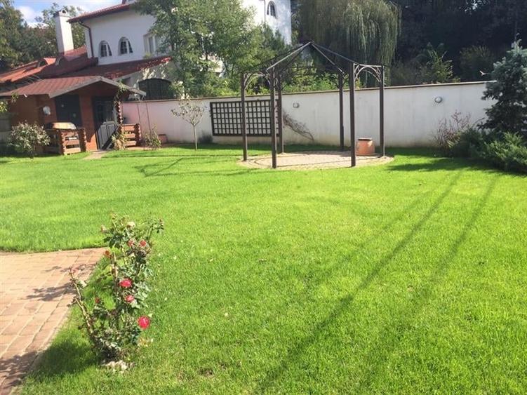 Casă individuală cu 6 camere cu Teren 550 Mp în Băneasa