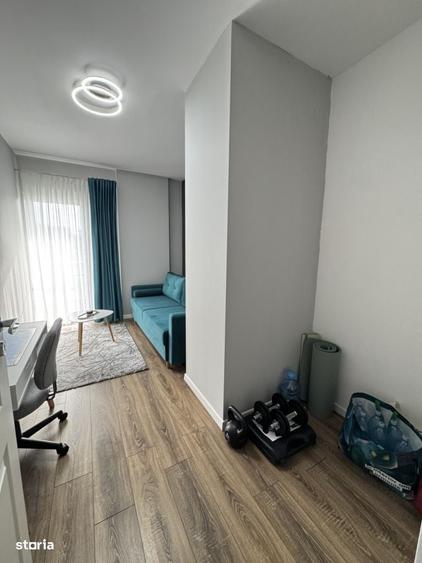 Apartament cu 3 camere semidecomandat în Florești