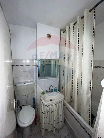 Apartament cu 2 camere semidecomandat, mobilat în Central