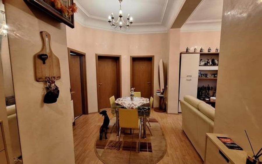 Apartament cu 4 camere în P-ța Romană