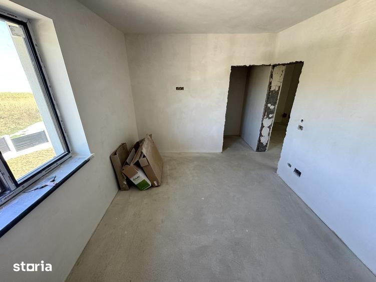 Casă cu 5 camere cu Teren 700 Mp în Bucium
