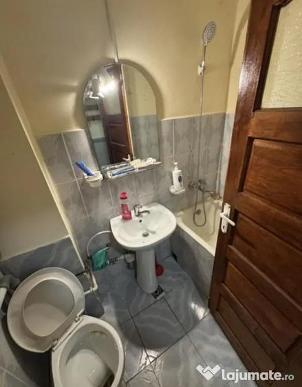 Apartament cu 2 camere semidecomandat, mobilat în Central