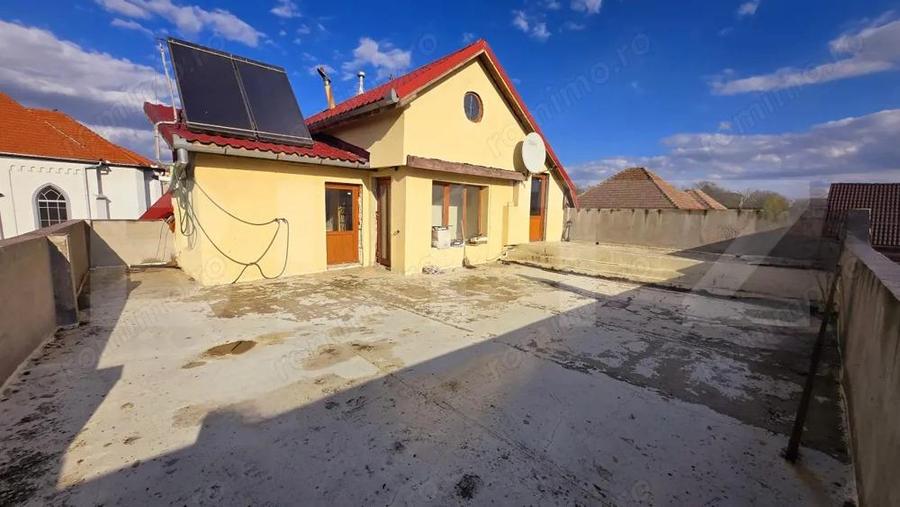 Casă cu 4 camere cu Teren 400 Mp în Ultracentral