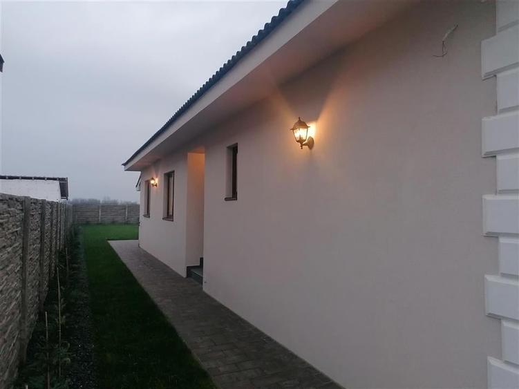 Duplex cu 4 camere cu Teren 400 Mp în Exterior Sud