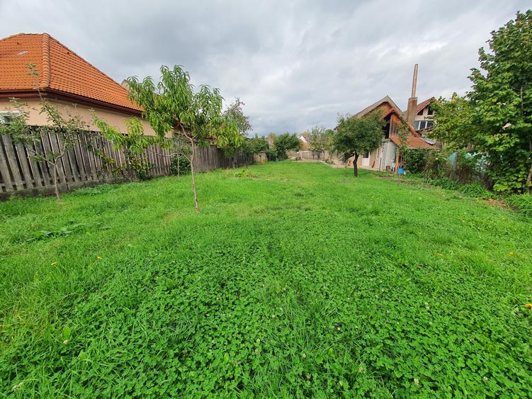 Teren Construcții intravilan de 700 mp, în Central