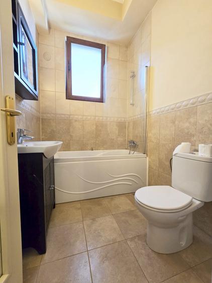 Apartament cu 3 camere semidecomandat în P-ța Unirii