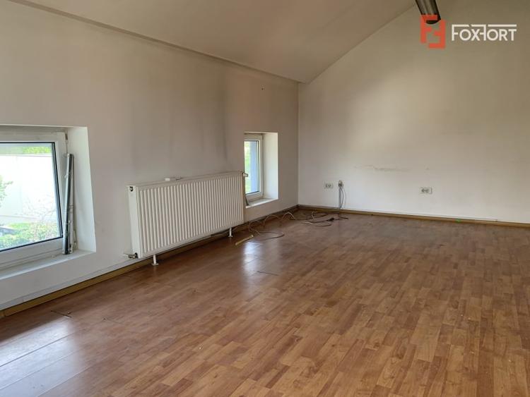 Casă individuală cu 10 camere cu Canalizare în Mehala