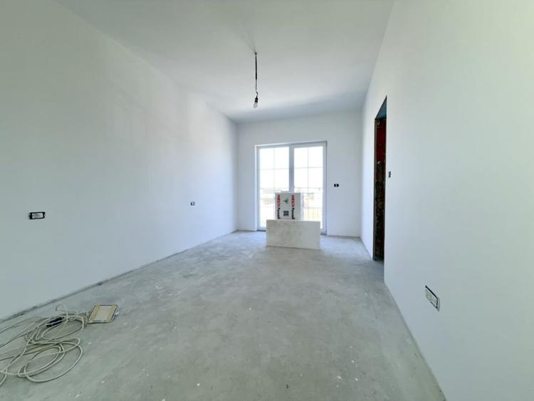 Duplex cu 5 camere cu Canalizare în Dumbrăvița