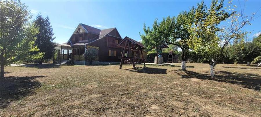 Casă individuală cu 4 camere cu Teren 2156 Mp în Exterior Sud