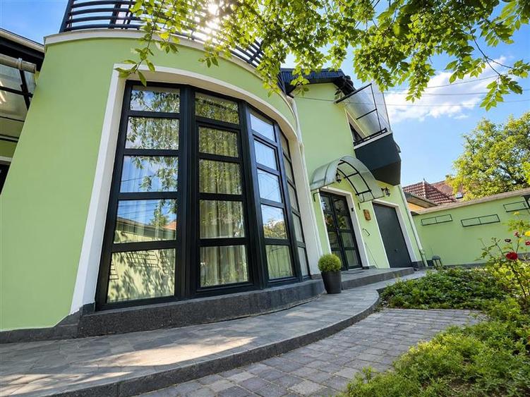 Casă individuală cu 4 camere cu Teren 200 Mp în Semicentral