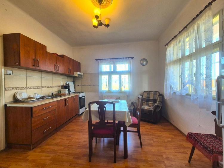 Casă individuală cu 4 camere decomandat cu Canalizare în Fundata