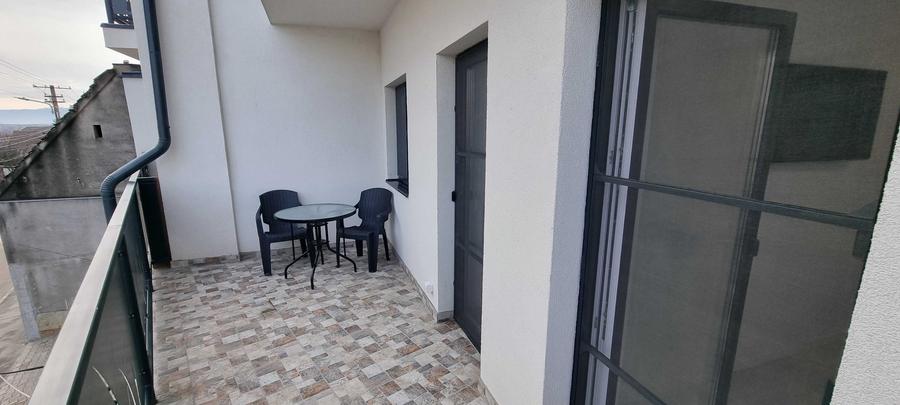 Apartament cu 2 camere semidecomandat în Turnișor