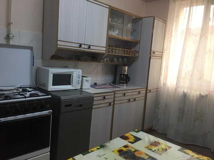 Apartament cu 4 camere decomandat în Stana
