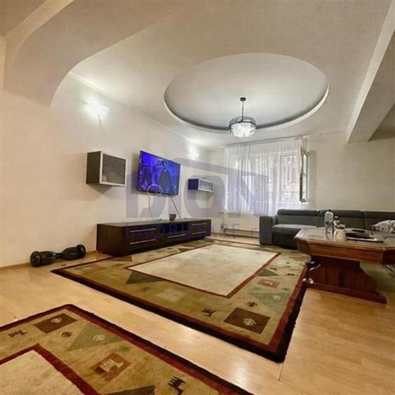 Casă individuală cu 6 camere cu Canalizare în Vatra Luminoasă