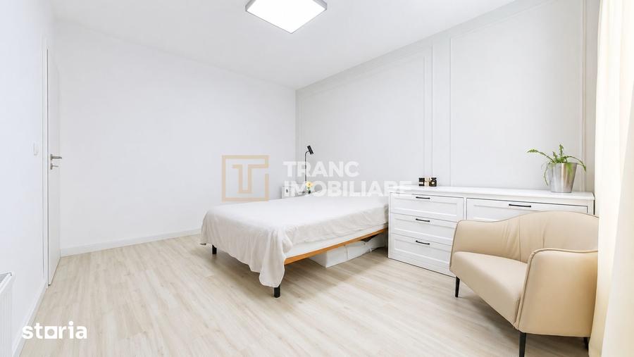 Casă cu 3 camere semidecomandat cu Teren 433 Mp în Vladimirescu