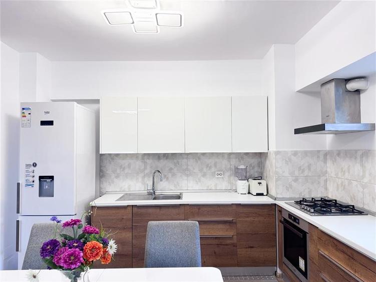 Apartament cu 3 camere semidecomandat, mobilat în Herăstrău