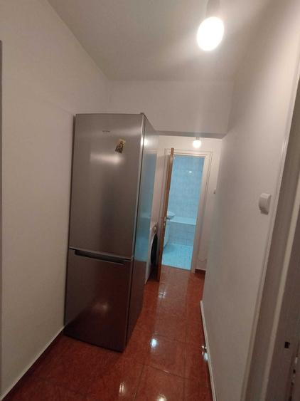 Apartament cu 3 camere decomandat în Valea Oltului