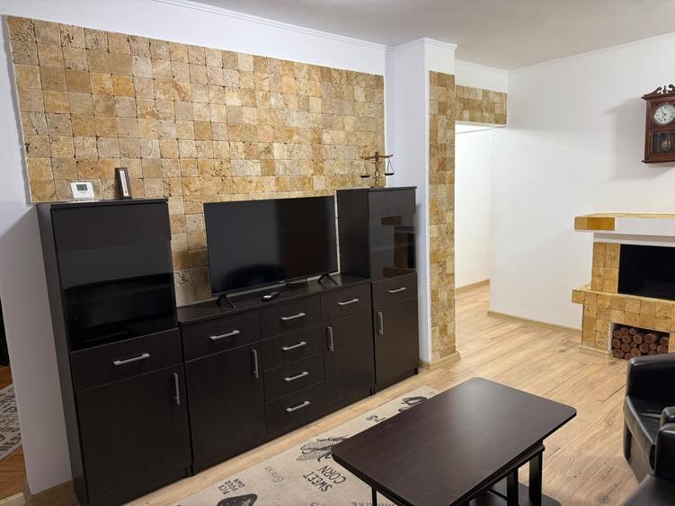 Apartament cu 3 camere decomandat, mobilat în Central