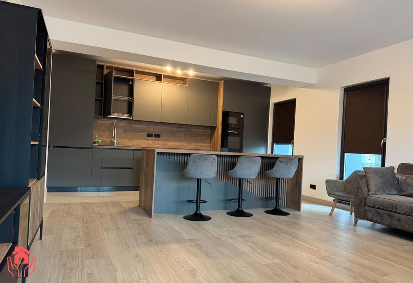 Apartament cu 3 camere semidecomandat, mobilat în P-ța Alba Iulia