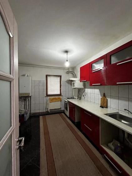 Apartament cu 3 camere decomandat în 9 Mai
